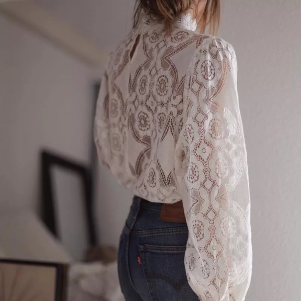 Last 1 💕Lace Cap Neck Top with Bell Sleeve - Picture 4 of 8